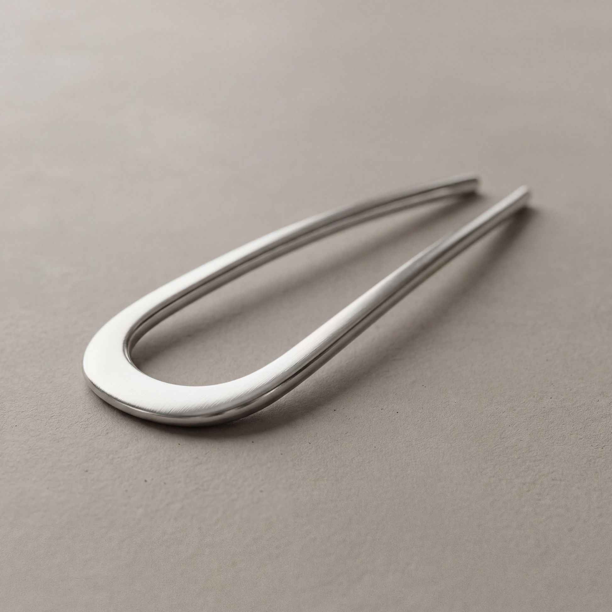  Snug Strands French U-Pin in silver – side view - Snug Strands